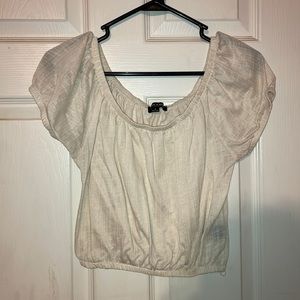 IN GREAT CONDITION! It’s an older crop top from about a girl